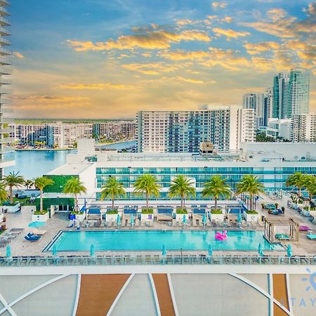 Luxury With Stunning View, Balcony, Amazing Pools Apartamento Hollywood Exterior foto