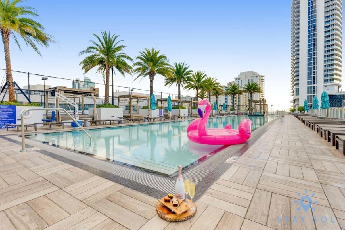 Luxury With Stunning View, Balcony, Amazing Pools Apartamento Hollywood Exterior foto