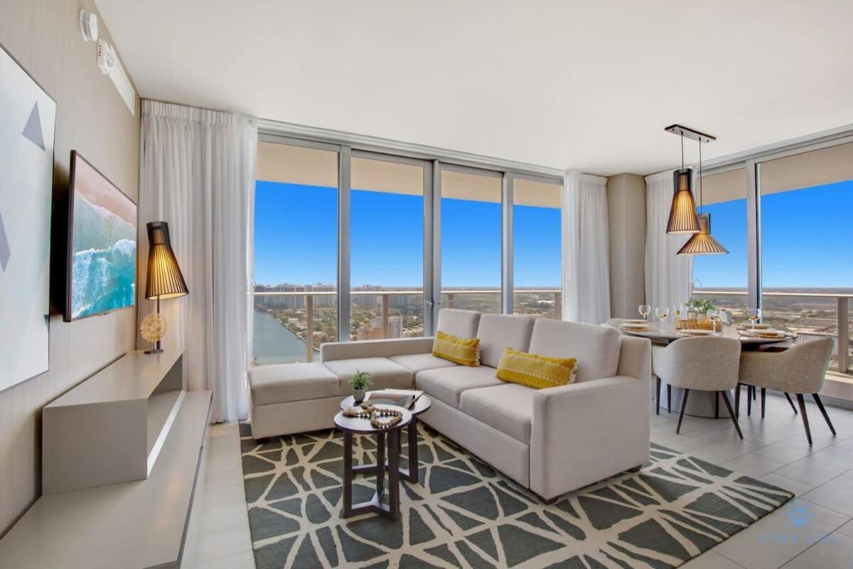 Luxury With Stunning View, Balcony, Amazing Pools Apartamento Hollywood Exterior foto