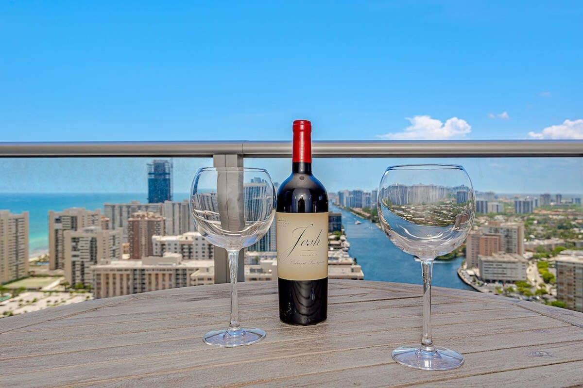 Luxury With Stunning View, Balcony, Amazing Pools Apartamento Hollywood Exterior foto