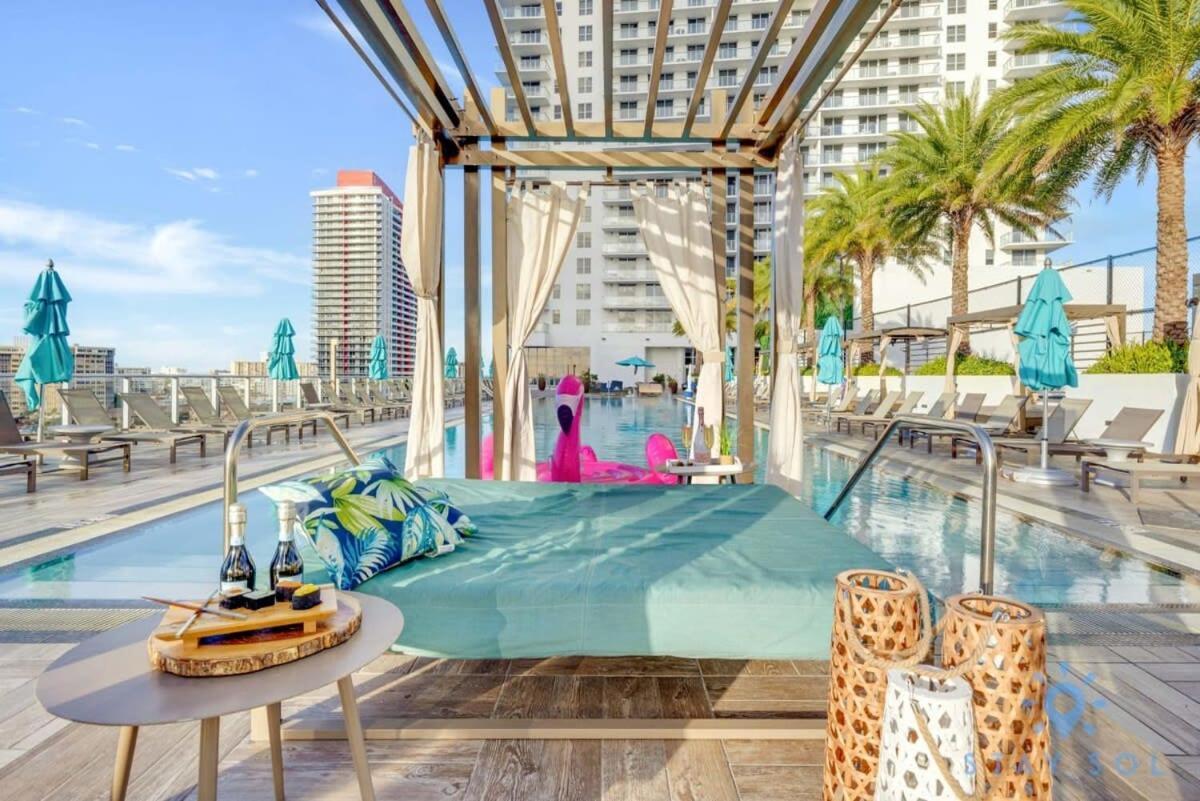 Luxury With Stunning View, Balcony, Amazing Pools Apartamento Hollywood Exterior foto