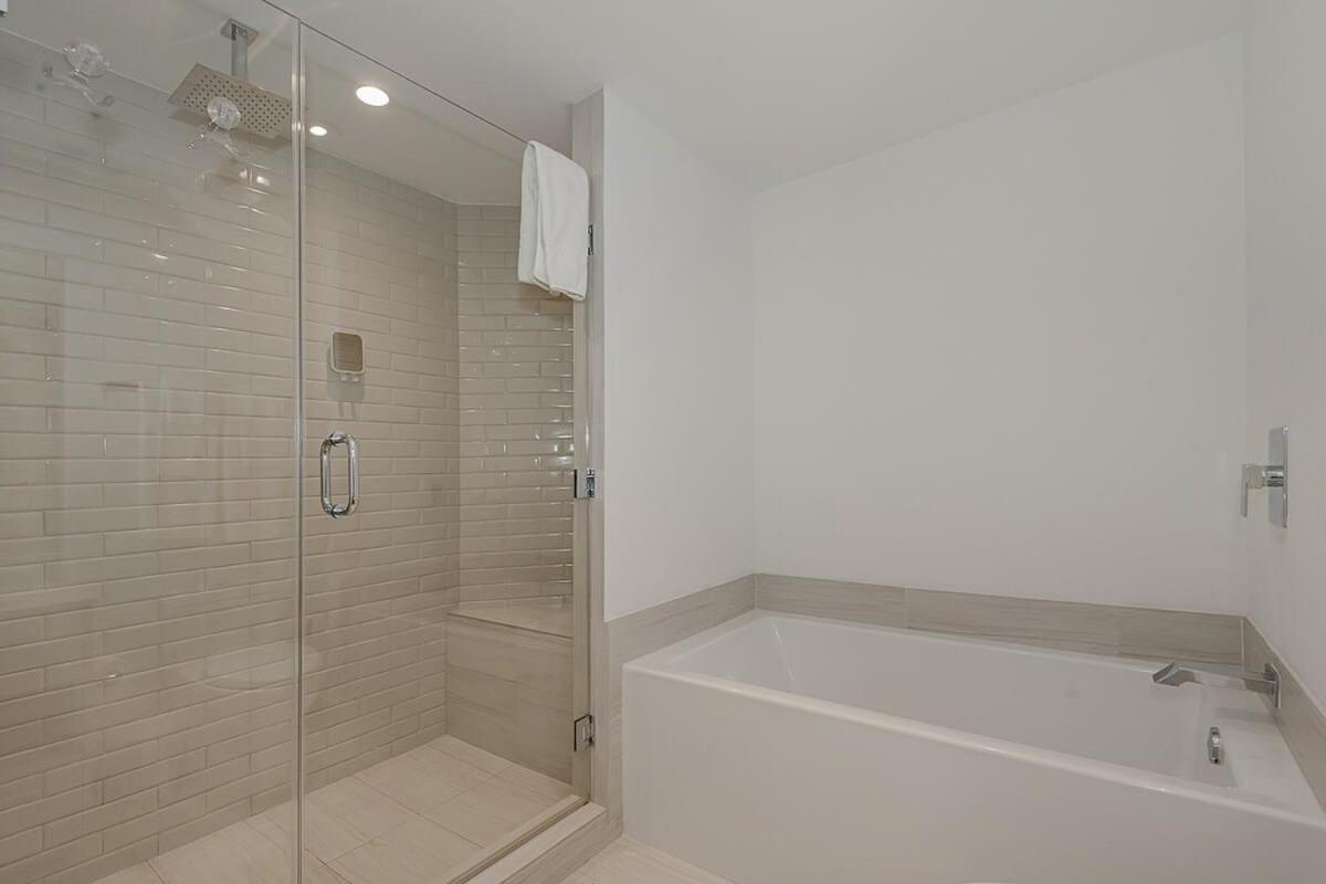 Luxury With Stunning View, Balcony, Amazing Pools Apartamento Hollywood Exterior foto