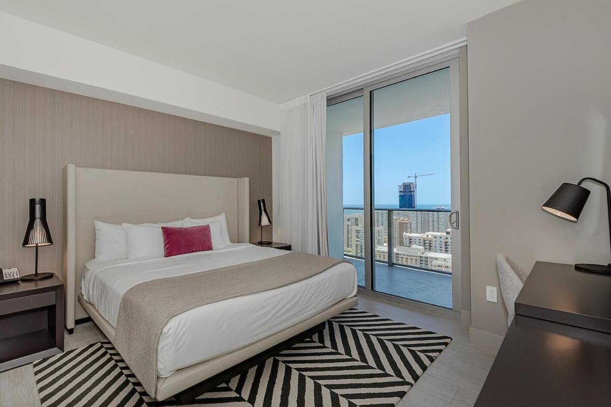 Luxury With Stunning View, Balcony, Amazing Pools Apartamento Hollywood Exterior foto