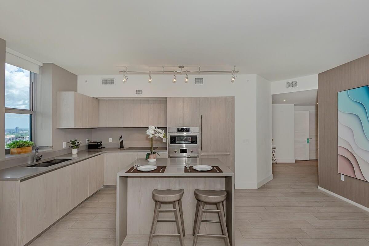 Luxury With Stunning View, Balcony, Amazing Pools Apartamento Hollywood Exterior foto