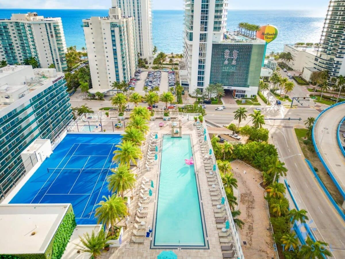 Luxury With Stunning View, Balcony, Amazing Pools Apartamento Hollywood Exterior foto